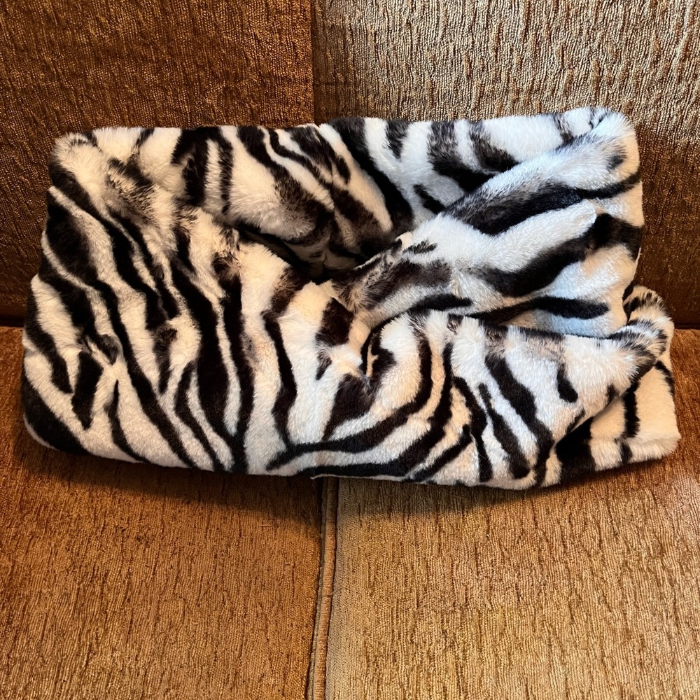 Zebra animal print - Faux Fur Infinity Scarf